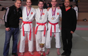 Équipe Kata masculine E K S Médaille d'Argent au Championnat de Paris 2014
